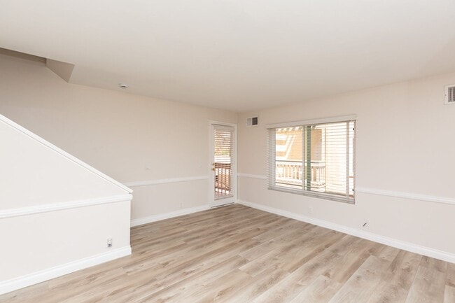 Building Photo - Upgraded 1 Bed 1 Bath 2 Story Townhome in ...