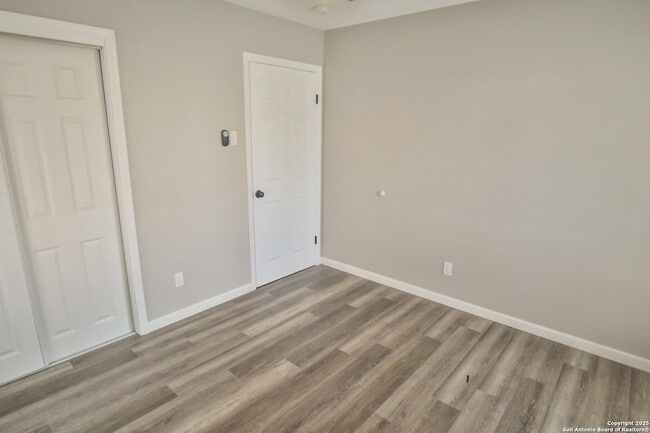 Building Photo - 117 Brettonwood Dr