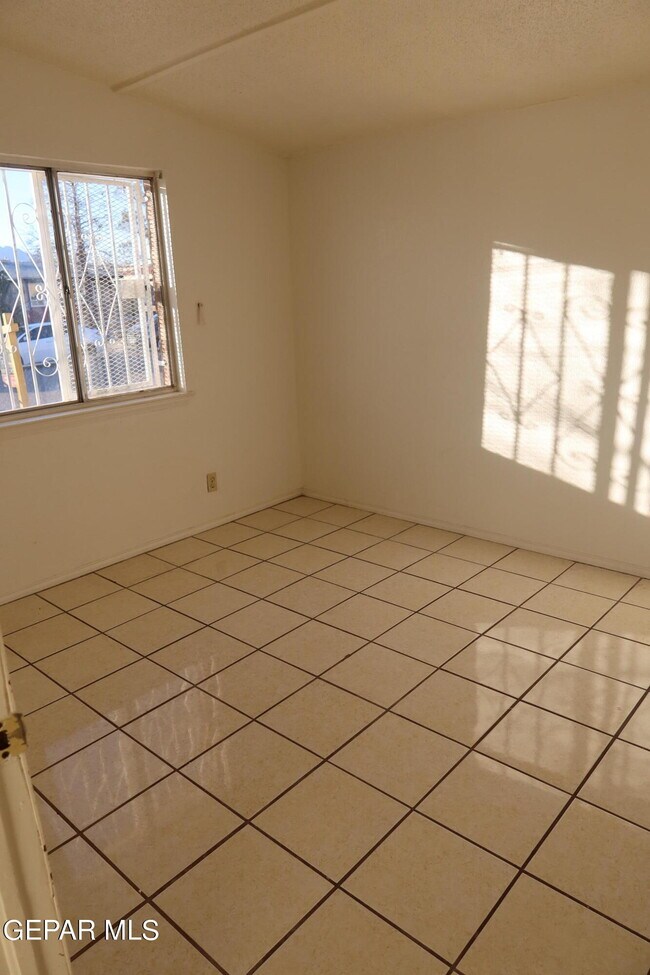 Building Photo - 10736 Obsidian St