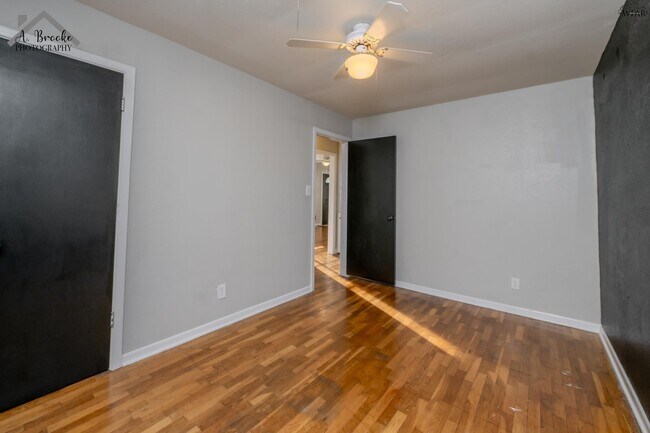 Building Photo - 2920 Featherston Ave