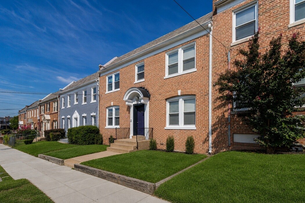 Building Photo - 1316 Adams St NE