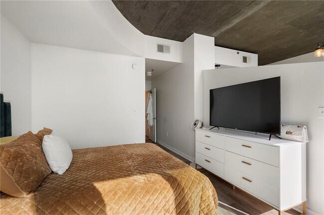 Building Photo - 3324 Peachtree Rd NE