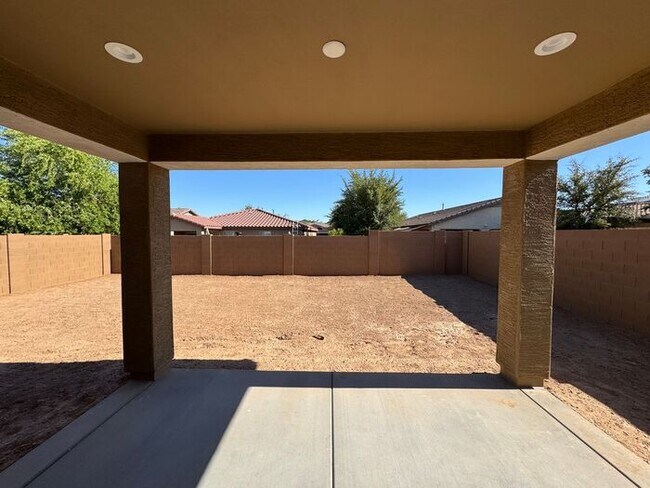 Building Photo - NEW 5 Bedroom 3 bathroom home in Surprise!