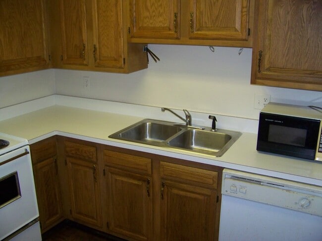 Building Photo - 1 BR / 1 BA Church Hill Garden Apt. Sorry,...