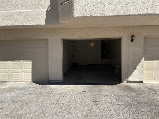Building Photo - Condo 3 bedrooms 2 bathrooms 1 car garage gated subdivision.
