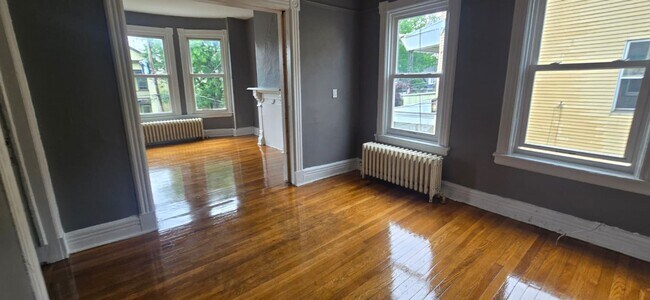 Building Photo - 4 bedroom, 1 bath
