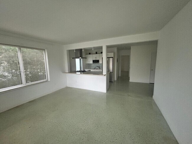 Building Photo - 7430 Carlyle Ave