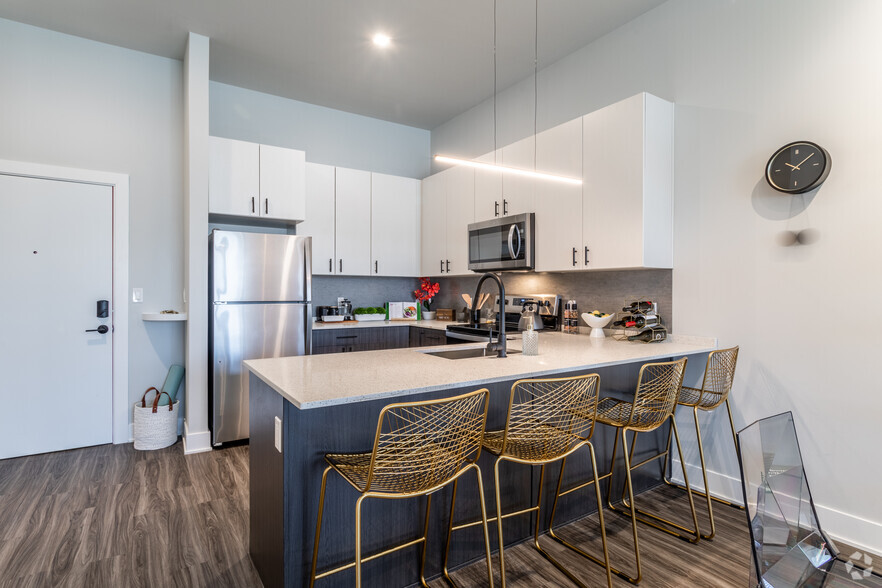 Kitchen (D Floor Plan) - Luxor Lifestyle Apartments Bala Cynwyd