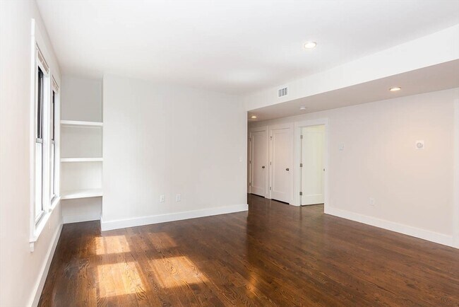 Building Photo - 24 Clary 3