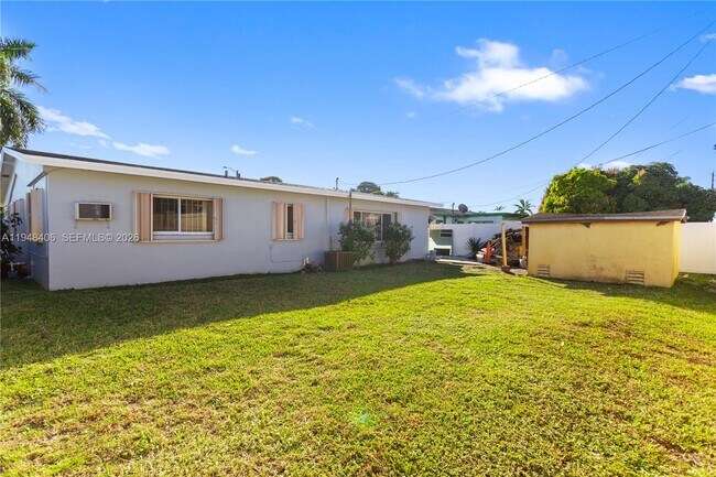 Building Photo - 3521 NW 18th Pl