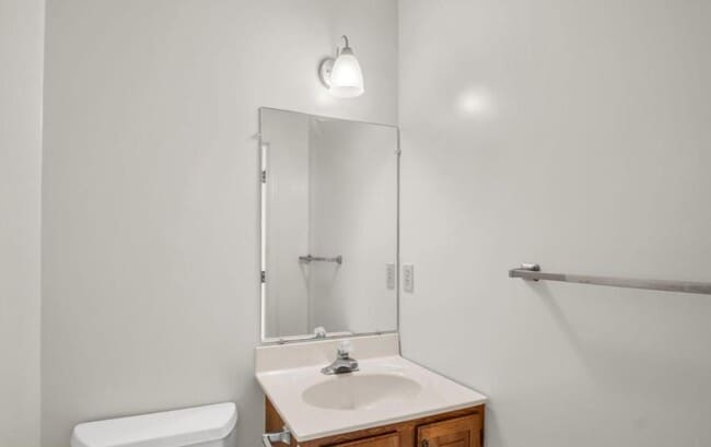 Building Photo - 653 Park Ridge Dr