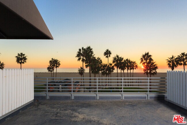 Building Photo - 11 Brooks Ave