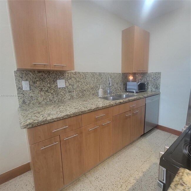 Building Photo - 7400 Harding Ave