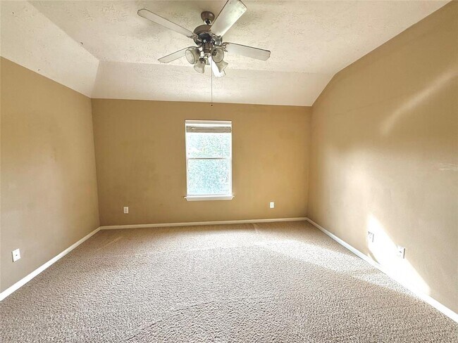 Building Photo - 25126 Knob Pines Ct
