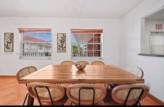 Building Photo - 2424 NE 9th St