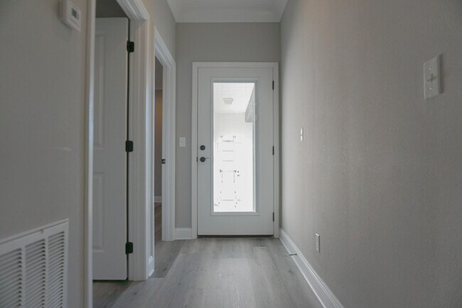 Building Photo - 48 9th Ave