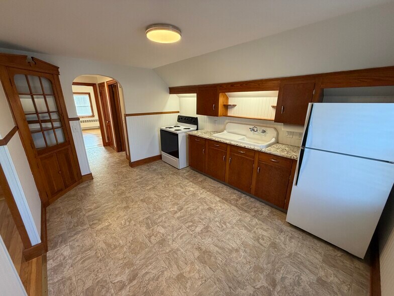 Building Photo - 964 Wellington Rd