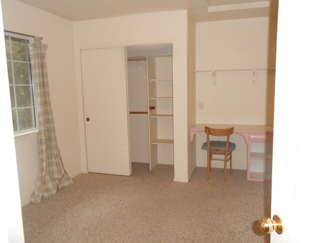 Building Photo - $500 MOVE IN SPECIAL OFF FIRST MONTHS RENT.