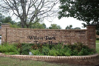 Building Photo - TOUR TODAY! Willow Park Town Homes- (Unit 20) 2 Bedroom Town house for Rent in Lindale!
