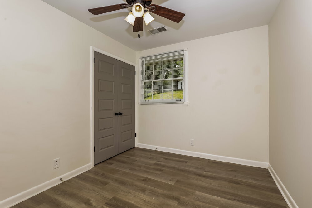 Building Photo - 121 Lakeside Park Dr