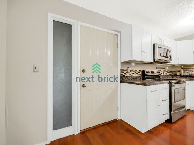 Building Photo - 2 Bed 1 Bath Condo in Desirable Capitol Hill