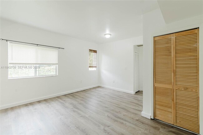 Building Photo - 109 NW 6th Ave