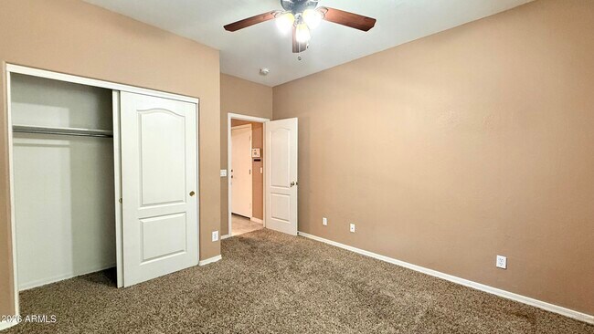 Building Photo - 2714 E Birchwood Pl