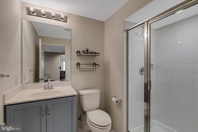Building Photo - 250 Kestrel Ct