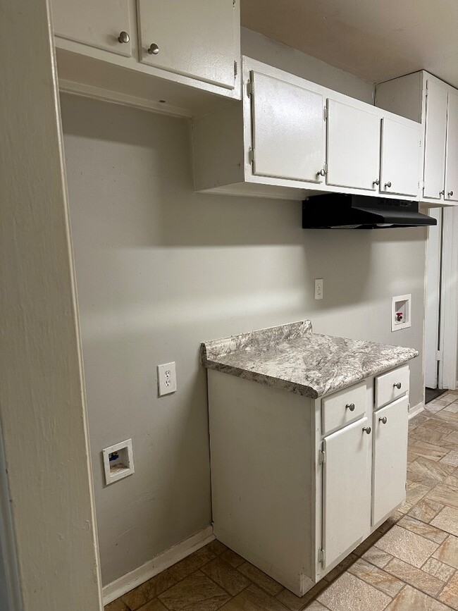 Building Photo - 4931 Kimball Ave