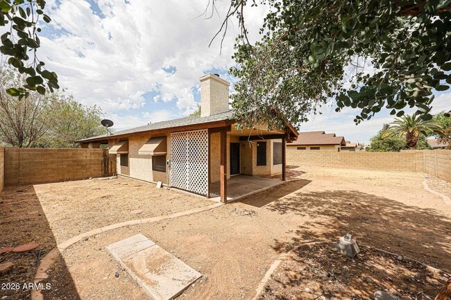 Building Photo - 6320 W Paradise Ln