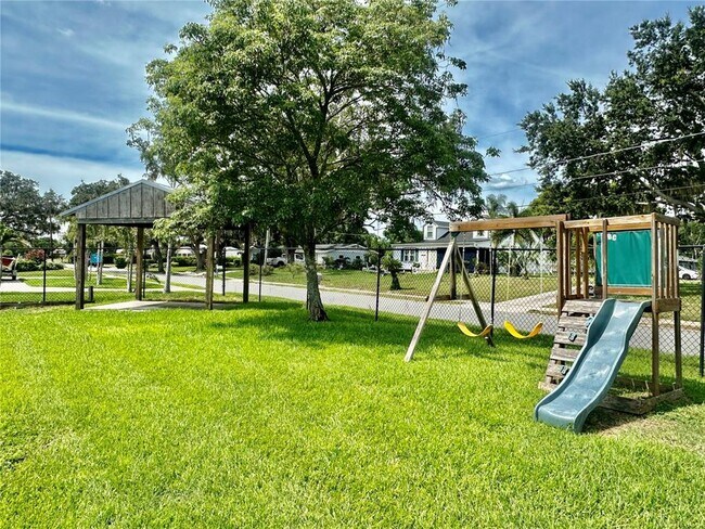 Building Photo - 1300 Lake Ariana Blvd