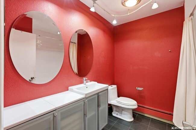 Building Photo - Downtown Living