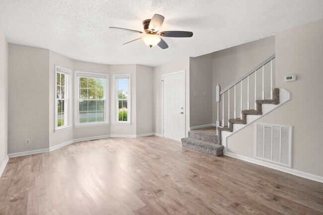 Building Photo - Move-In Specials Available! Single-Family in Oak Grove, KY!