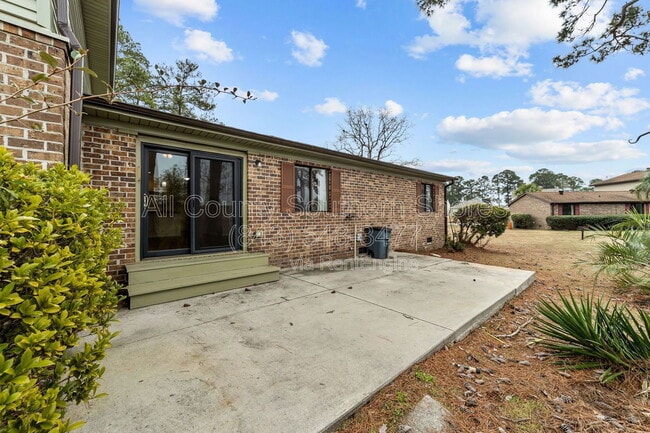 Building Photo - 305 Resort Dr