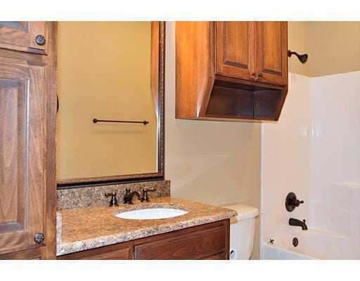 Building Photo - Middlebrooks 607