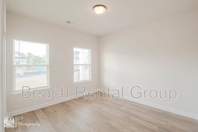 Building Photo - 1860 Villena Dr