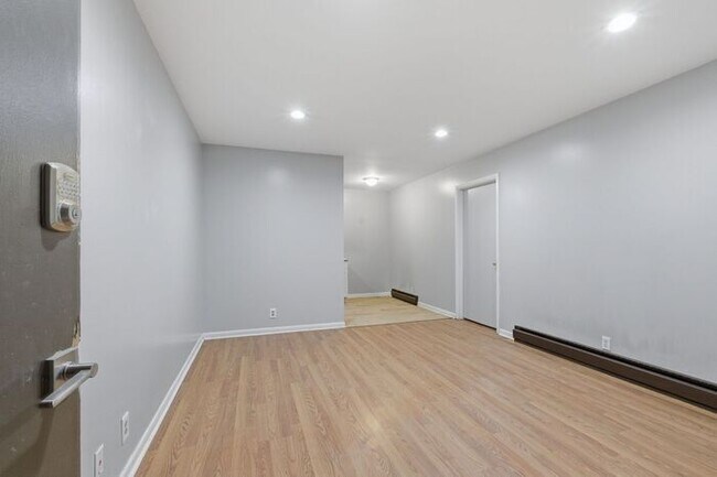 Building Photo - Hillsboro Village Modern 1BR - WALK TO VANDERBILT