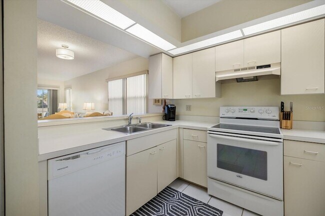 Building Photo - 880 Bird Bay Dr W