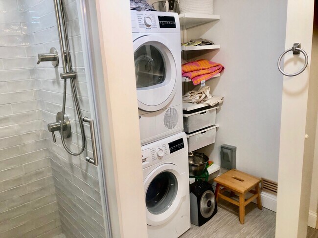 Building Photo - 38 Fuller St