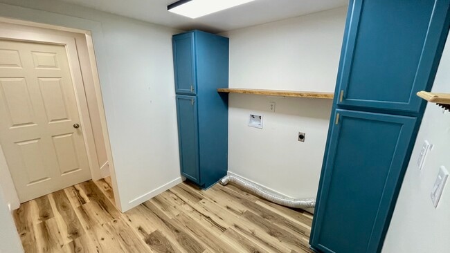 Building Photo - 820 Goldfinch Ave