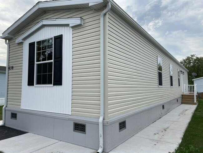 Building Photo - 638 Birchwood Dr