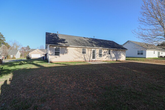 Building Photo - (Coming Soon) Charming 3 Bedroom Ranch in ...