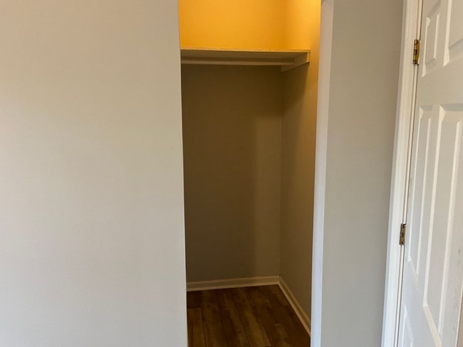 Building Photo - 4 bedroom/4 bath