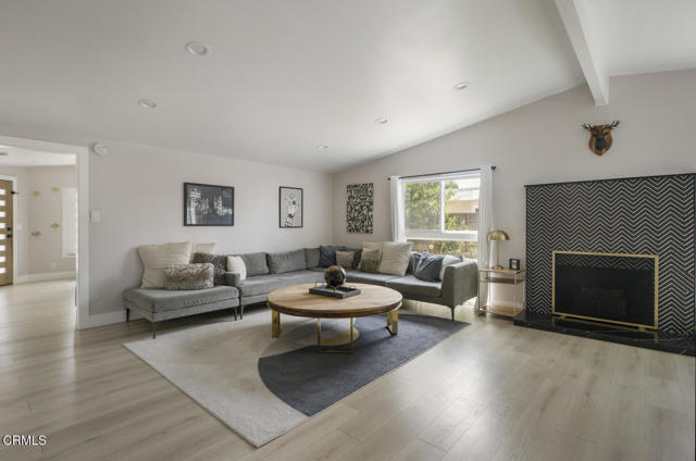 Building Photo - 863 S Vecino Dr