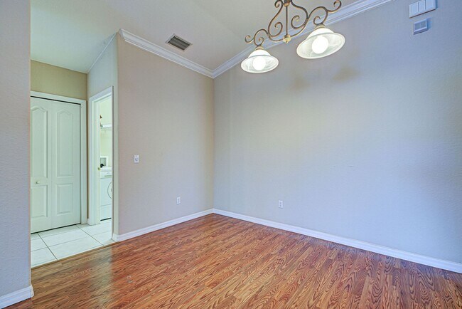 Building Photo - 2134 Boxwood St