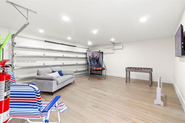 Building Photo - 3540 NE 28th Ave