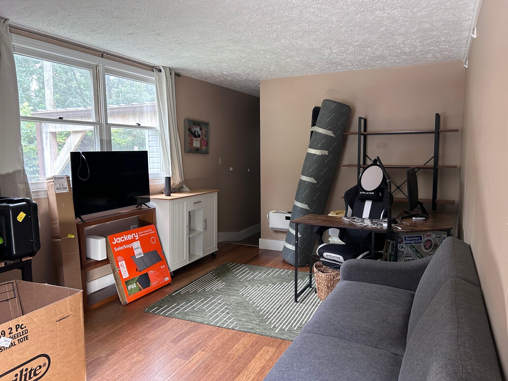 Building Photo - 113 Castlerock Dr
