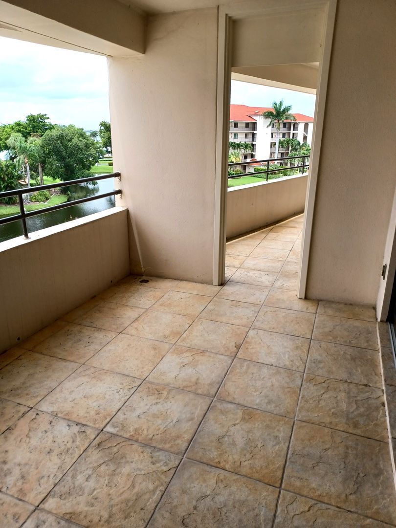 Building Photo - 5260 S Landings Dr