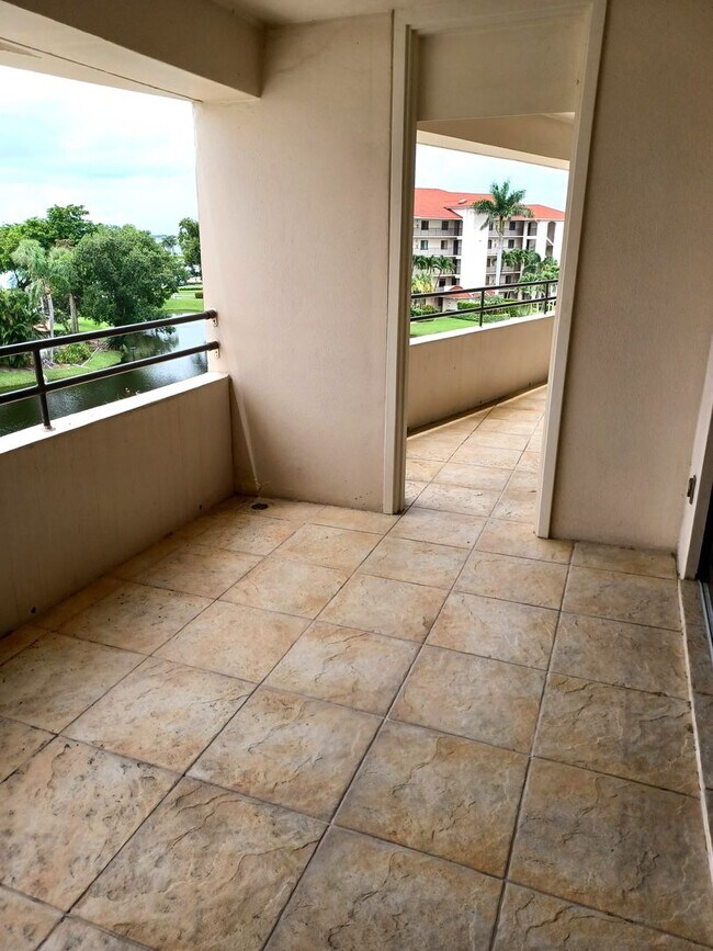 Building Photo - 5260 S Landings Dr