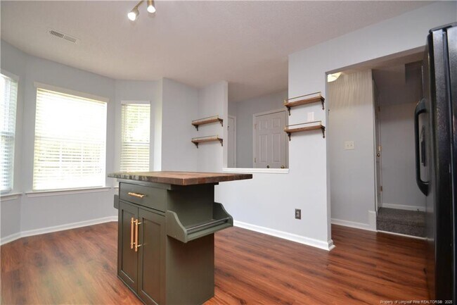 Building Photo - 308 Black Bird Ct